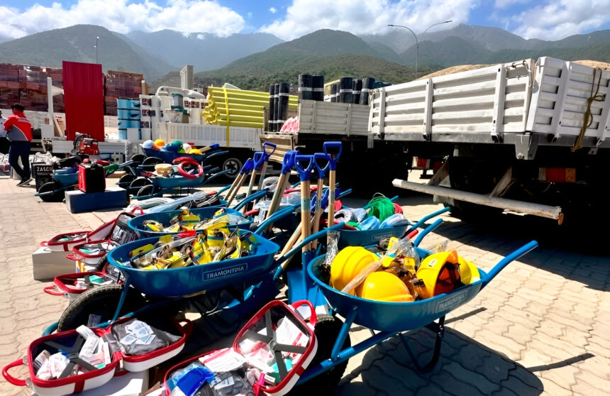 Entregadas más de 40 toneladas de materiales de construcción en La Guaira para rehabilitar balnearios afectados por los sismos