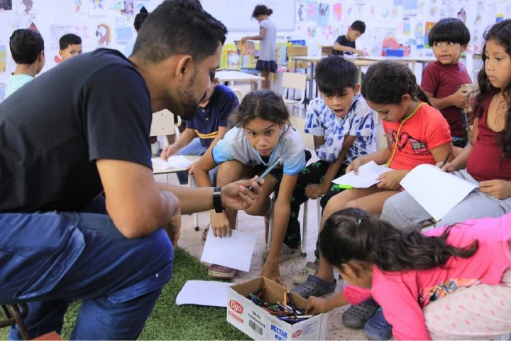 Lectura de poesía e ilustraciones impulsan arte en el Campamento Pedro Emilio Coll