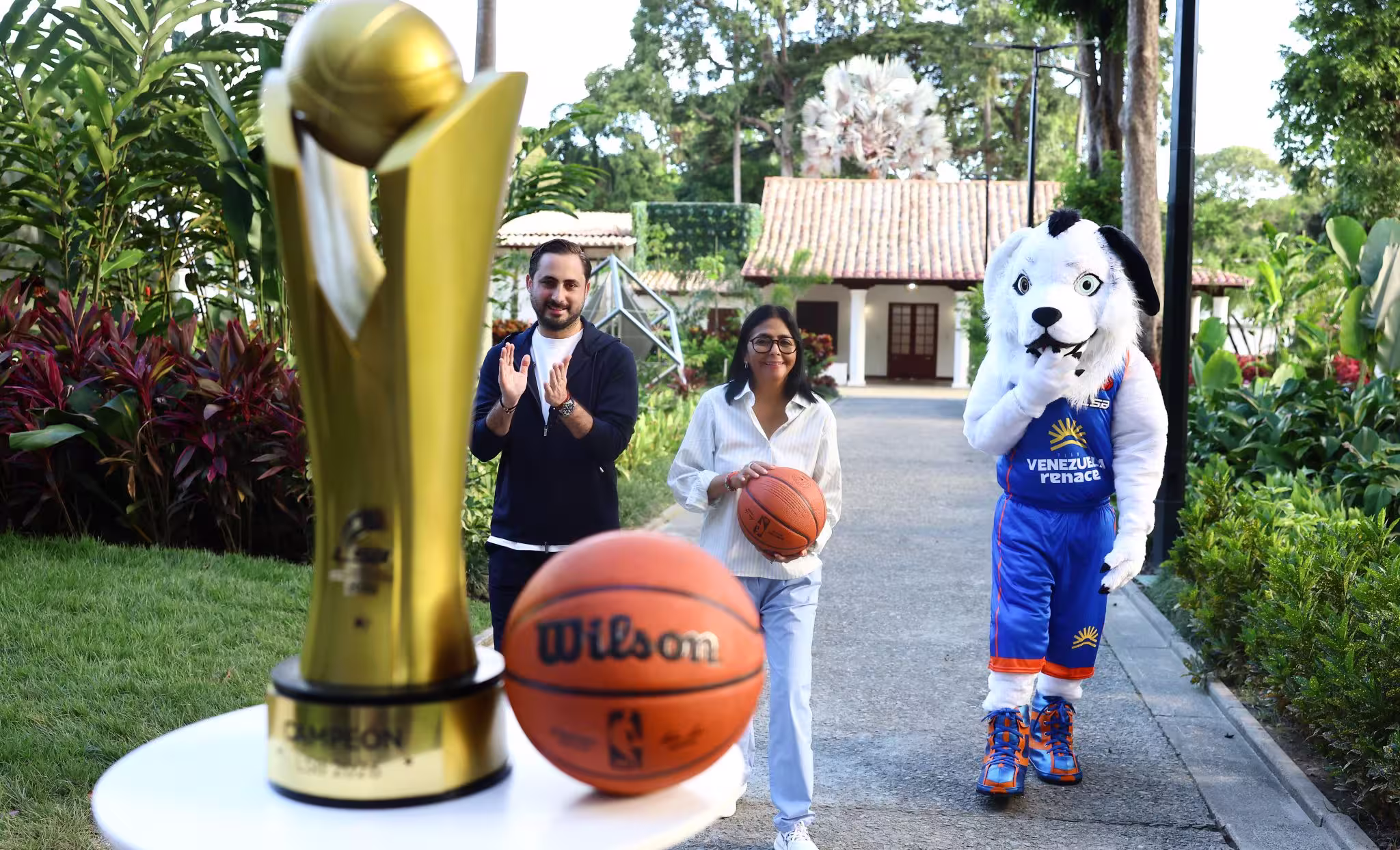Presidenta Delcy Rodríguez da inicio a la nueva Liga Superior de Baloncesto