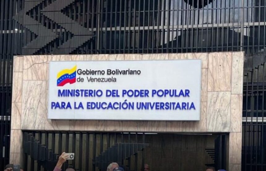 Nuevo programa de becas universitarias asignará cupos por criterios socioeconómicos