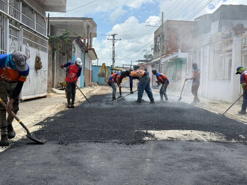 Plan de Asfaltado beneficia a más de 600 familias en la comunidad Nelson Ballesteros de Valencia.