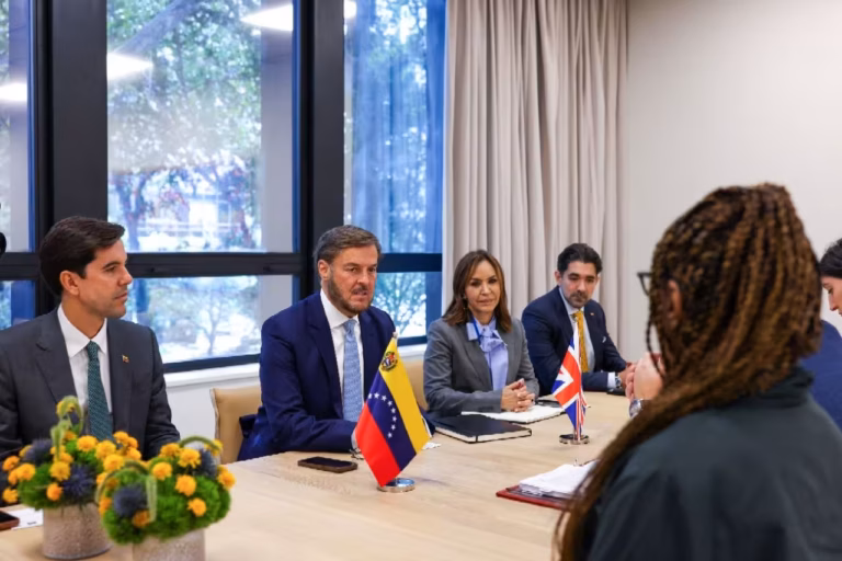 Venezuela y Reino Unido revisan avances de la agenda bilateral en Nueva York.