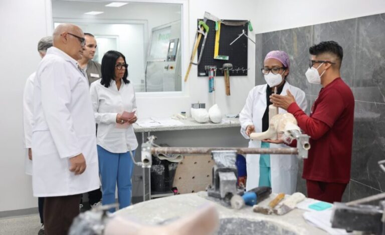 Presidenta Delcy Rodríguez entrega rehabilitado el Laboratorio de Órtesis y Prótesis «Prof. Lenín Molina Peñaloza»