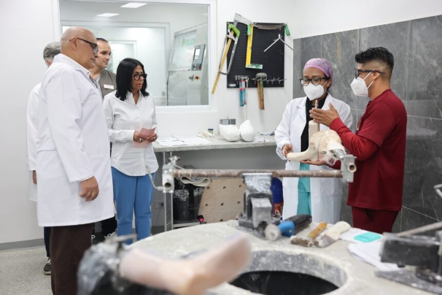 Presidenta Delcy Rodríguez entrega rehabilitado el Laboratorio de Órtesis y Prótesis «Prof. Lenín Molina Peñaloza»
