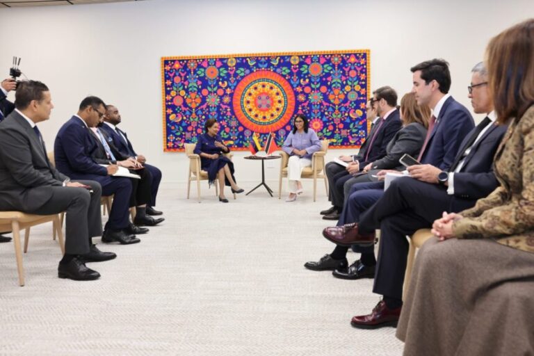 Presidenta Delcy Rodríguez se reúne en Nueva York con la primera ministra de Trinidad y Tobago, Kamla Persad-Bissessar