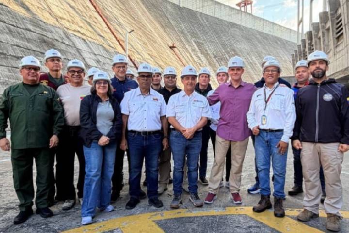 Autoridades inspeccionan operatividad de la Central Hidroeléctrica Simón Bolívar