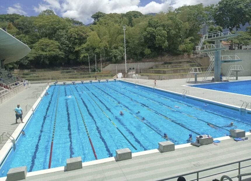 Comisión Presidencial adelanta mantenimiento mayor en complejo de piscinas de la UCV