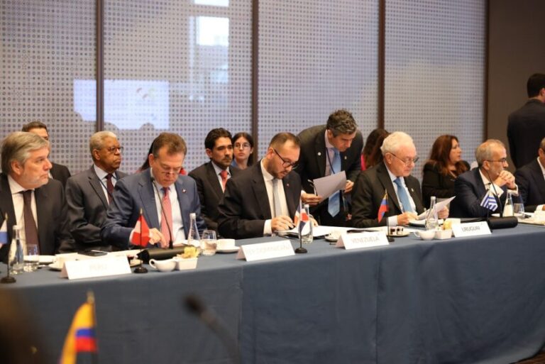 Delegación venezolana participando en la Conferencia Iberoamericana durante el desayuno de trabajo en Nueva York.