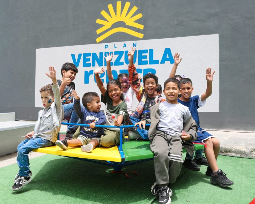 En el marco del Plan Venezuela Renace, la presidenta de la República Bolivariana de Venezuela, Delcy Rodríguez lideró una jornada de entrega de 339 viviendas-