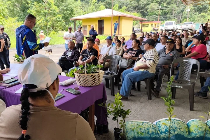 Voceros comunales de Monagas coordinan entrega de fertilizantes para agroproductores