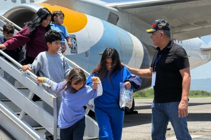 Vuelo 168 de la Gran Misión Vuelta a la Patria retornó a 200 venezolanos