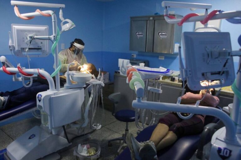Atención médica en el servicio de odontología del Ambulatorio Dr. Miguel Franco en Naguanagua.