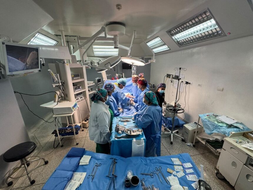 Equipo médico realiza inédita cirugía oncológica pediátrica en Carabobo en el Hospital Jorge Lizárraga.