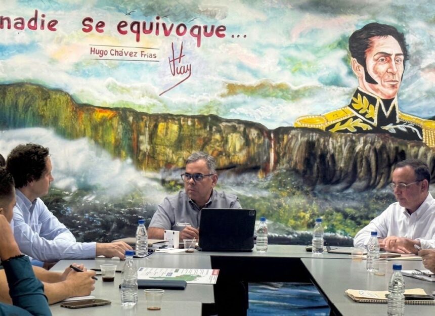 Autoridades venezolanas evalúan avances en servicios de agua, luz y transporte