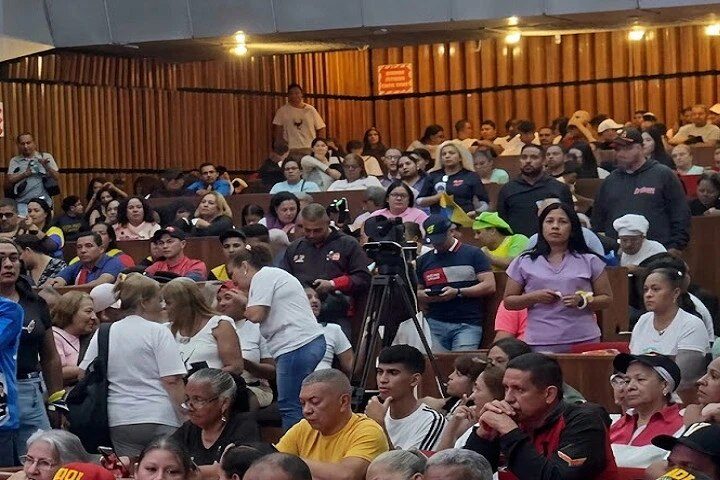 Movimientos sociales debaten en Caracas sobre gobernanza colectiva en los territorios
