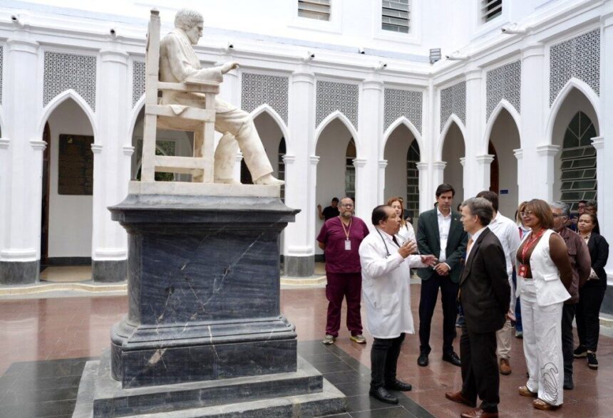 Entregan 750.000 dólares en insumos al Hospital José María Vargas