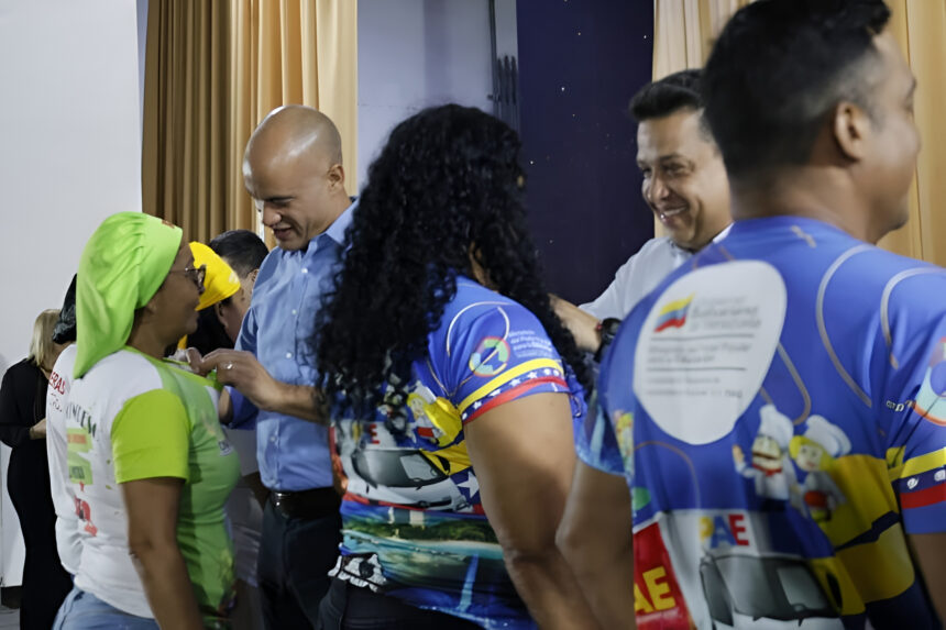 Reconocen voluntariado del personal educativo en los campamentos transitorios