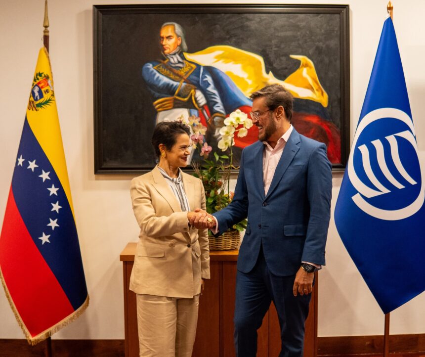 Reunión diplomática entre autoridades de Venezuela y la Asociación de Estados del Caribe AEC para fortalecer la cooperación regional.