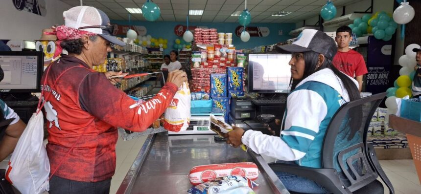 El nuevo abasto PDVAL "La Estacada" atenderá a seis comunas de Apure, garantizando el suministro directo de alimentos a miles de familias.