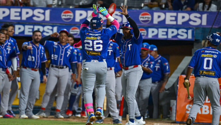 Águilas, Tigres y Tiburones debutan con victorias en jornada inaugural de la pelota venezolana