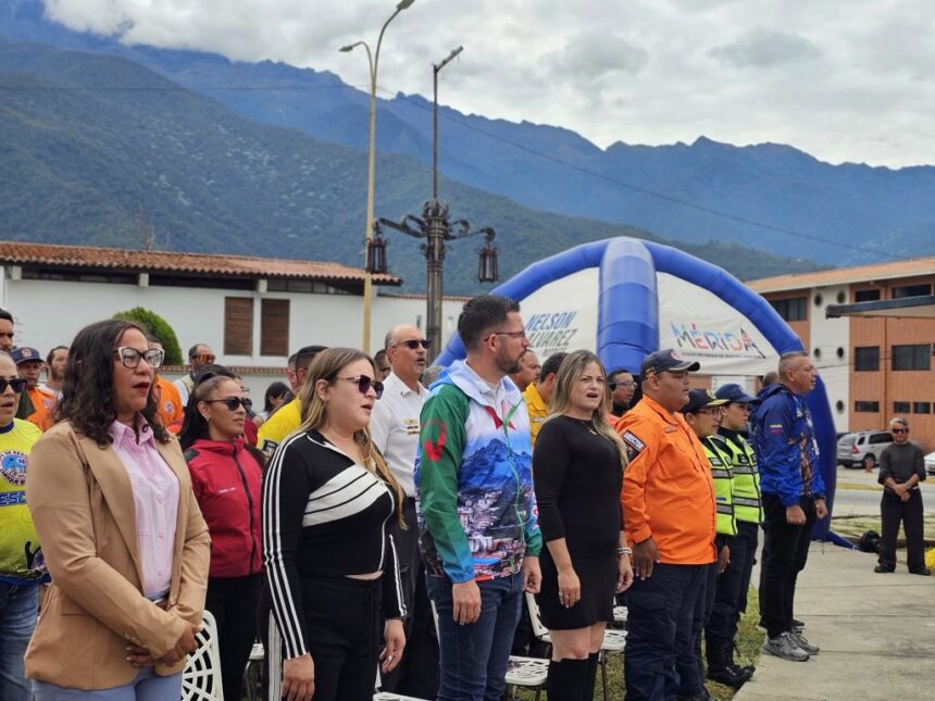 Alcaldía de Mérida entrega uniformes e indumentaria a 20 grupos voluntarios de rescatistas