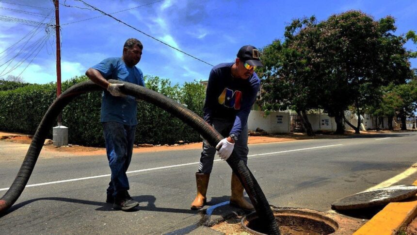 Ministerio de Aguas ejecutó plan de mantenimiento integral al sistema de aguas servidas en el estado Zulia.