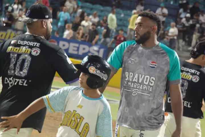 Bravos vencen a Tiburones y barren la serie en Margarita