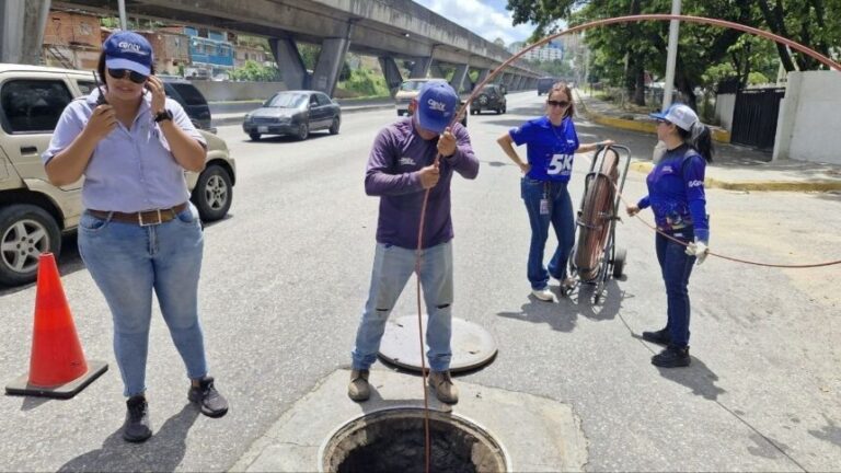 Cantv despliega fibra óptica en el sector El Onoto de Caricuao con 3.000 metros de red para beneficiar a más de 256 usuarios.