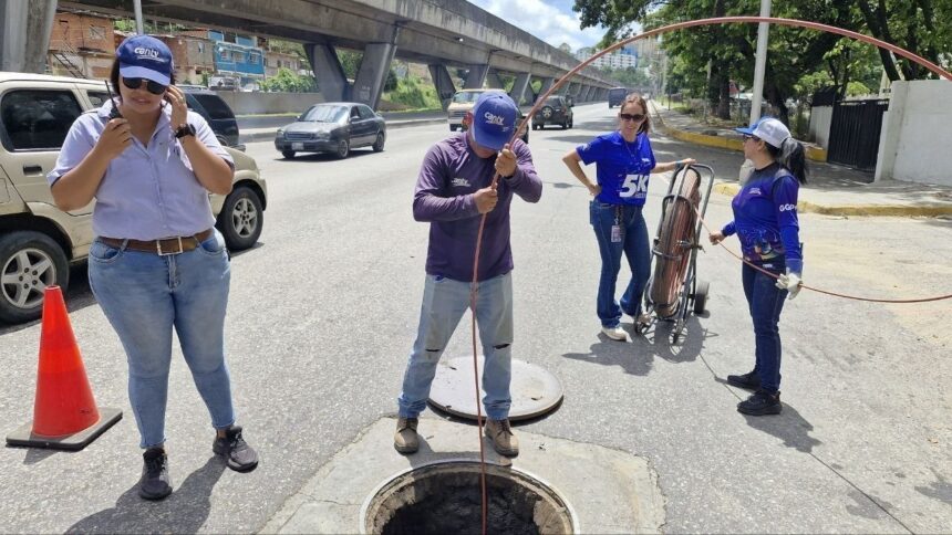 Cantv despliega fibra óptica en el sector El Onoto de Caricuao con 3.000 metros de red para beneficiar a más de 256 usuarios.