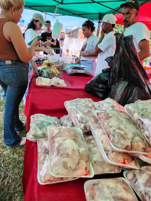 En Carabobo, el despliegue de Bodegas Sacas ofreció alimentos a bajo costo y atención médica a 100 adultos mayores de la parroquia San Blas.