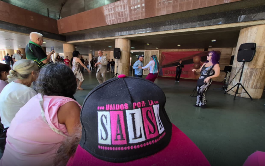 Caraqueños celebraron el Día Nacional de la Salsa con La bailadera en El Silencio