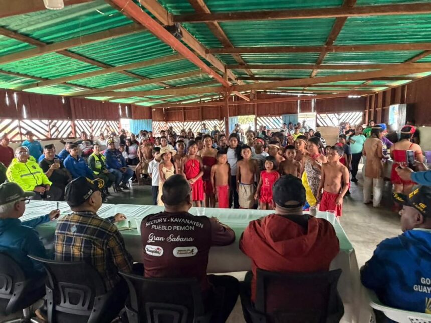 Comunidades indígenas de la Guayana Esequiba se preparan para la Consulta Popular Nacional del 18 de octubre con autoridades y comuneros.