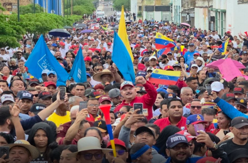 Con “Marcha de la Victoria” zulianos recuerdan el triunfo electoral de Chávez hace 14 años