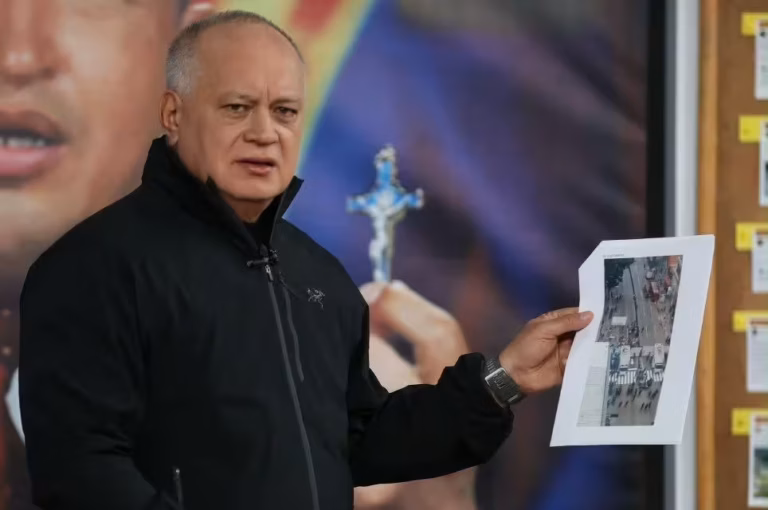Diosdado Cabello ratifica la paz y organización popular como prioridades