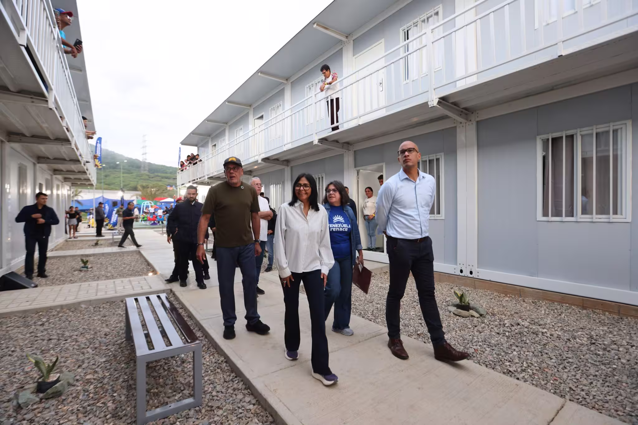Delcy Rodríguez entrega viviendas en Ciudad Caribia tras sismo