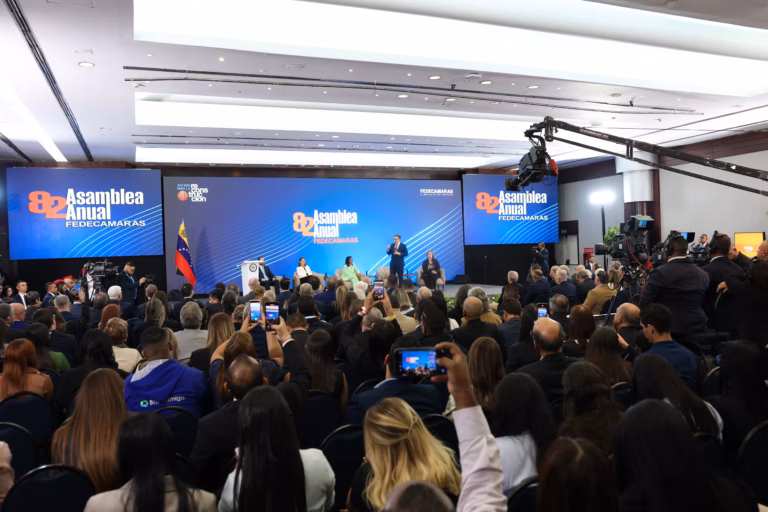 Producción petrolera alcanza 1,218 MBD y prevén incorporar 1.300 MW al sistema eléctrico