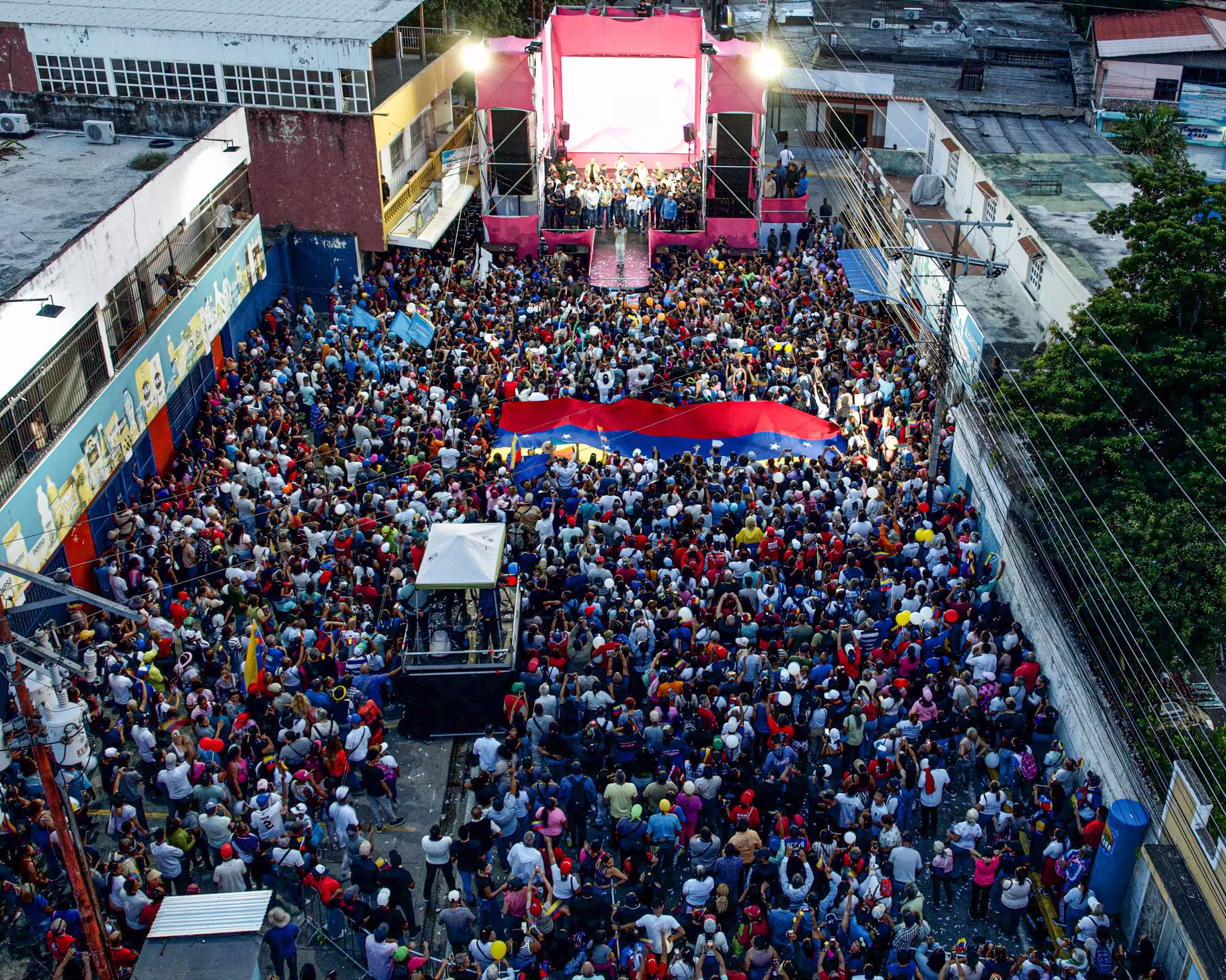 Delcy Rodríguez lidera masiva concentración en Guacara