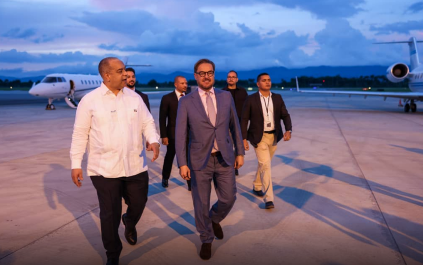 El canciller Félix Plasencia arribó a República Dominicana para participar en foro de la Cepal