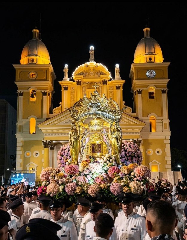 Inician las fiestas patronales 2026 en honor a la Virgen de Chiquinquirá con la bendición de los mantos y la tradicional Bajada en Maracaibo.