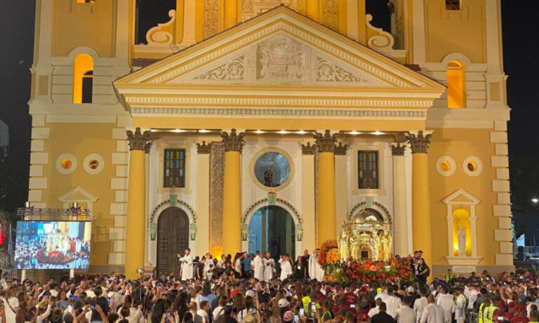 Inician las fiestas patronales 2026 en honor a la Virgen de Chiquinquirá con la bendición de los mantos y la tradicional Bajada en Maracaibo.