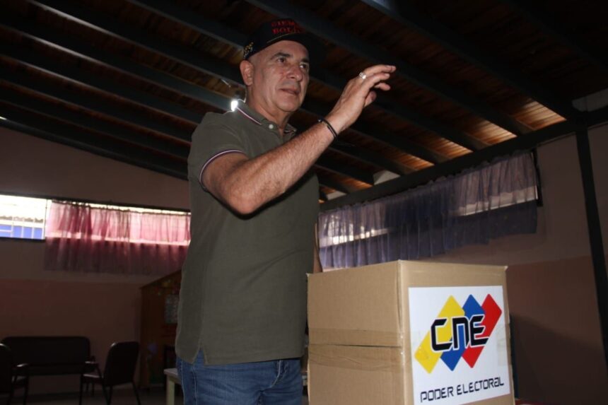 El gobernador de Táchira, Freddy Bernal, destacó la masiva participación en la Consulta Popular con 390 centros habilitados para financiar nuevos proyectos