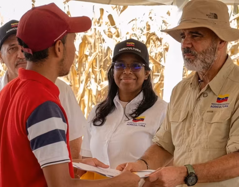Gobierno Nacional entrega más de 1.300 títulos de adjudicación de tierras