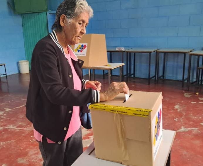 Comunas de Lara se movilizan desde temprano en la Segunda Consulta Popular Nacional