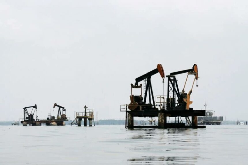 Petróleos de Venezuela proyecta elevar refinación a 600.000 barriles diarios