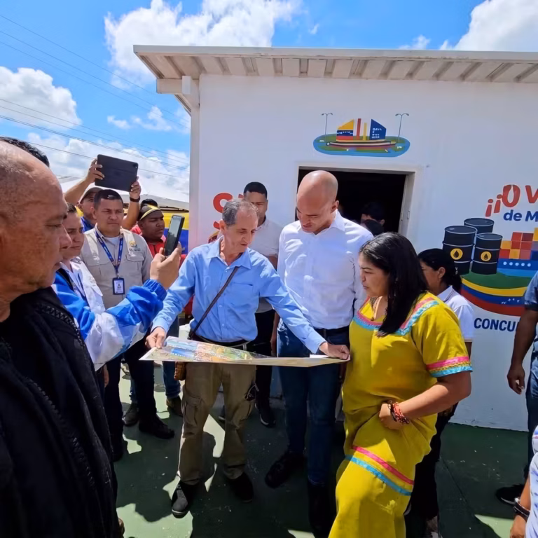 Héctor Rodríguez sostiene encuentro con movimientos sociales de Amazonas para fortalecer gestión comunal