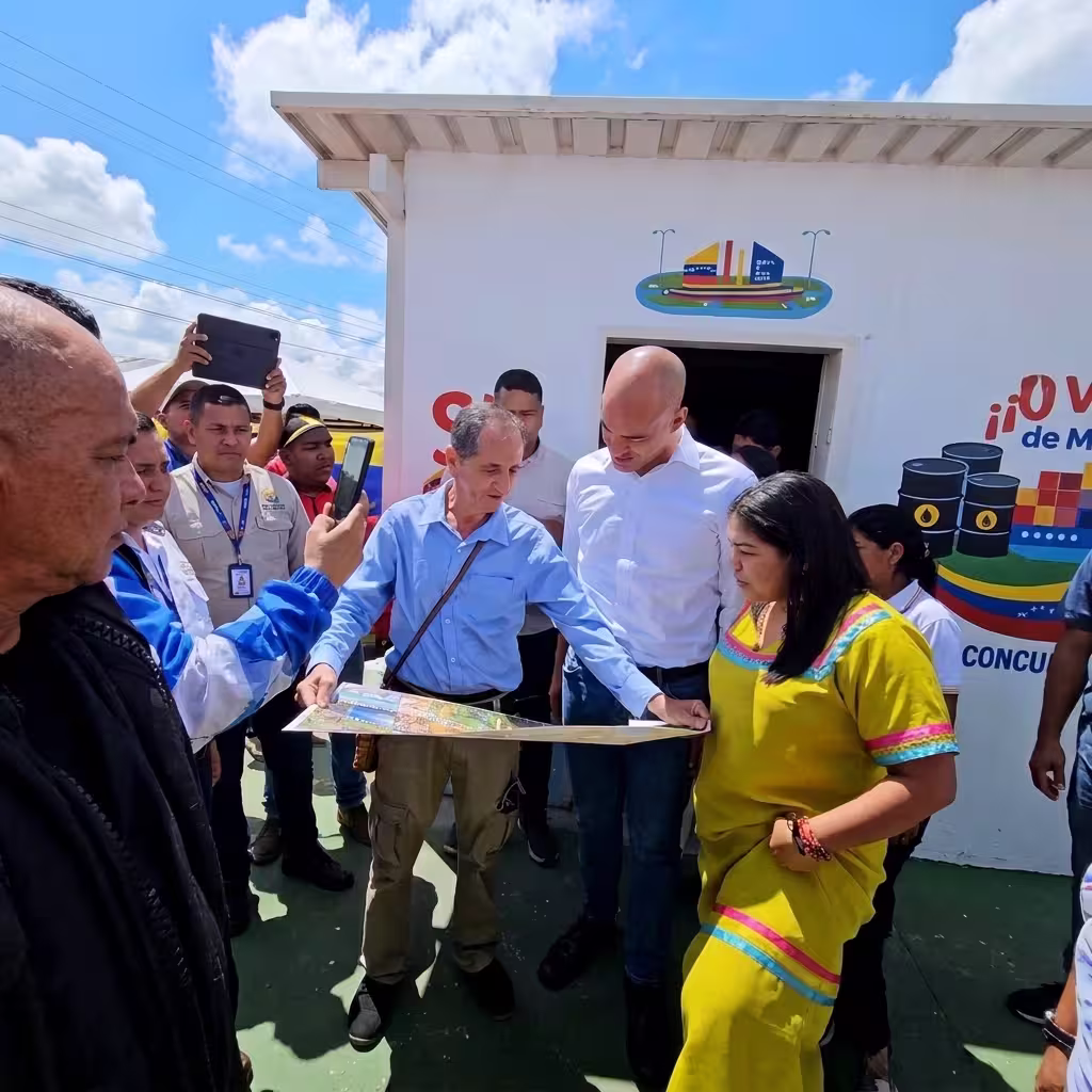 Héctor Rodríguez sostiene encuentro con movimientos sociales de Amazonas para fortalecer gestión comunal