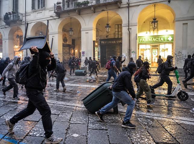 Huelga general moviliza a trabajadores en más de 50 ciudades de Italia