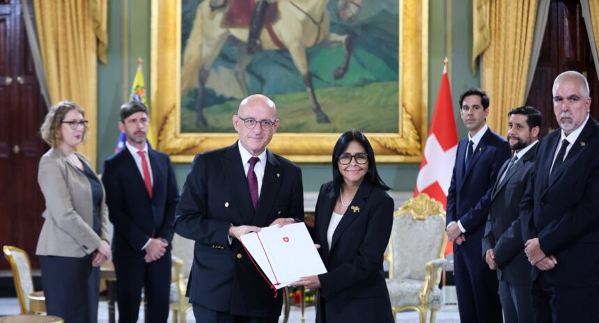 Presidenta Delcy Rodríguez recibe cartas credenciales del embajador de la Confederación Suiza, Martin Maier