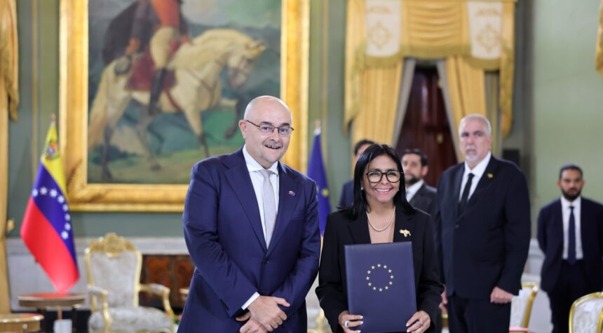 Delcy Rodríguez recibe cartas credenciales del embajador de la Unión Europea