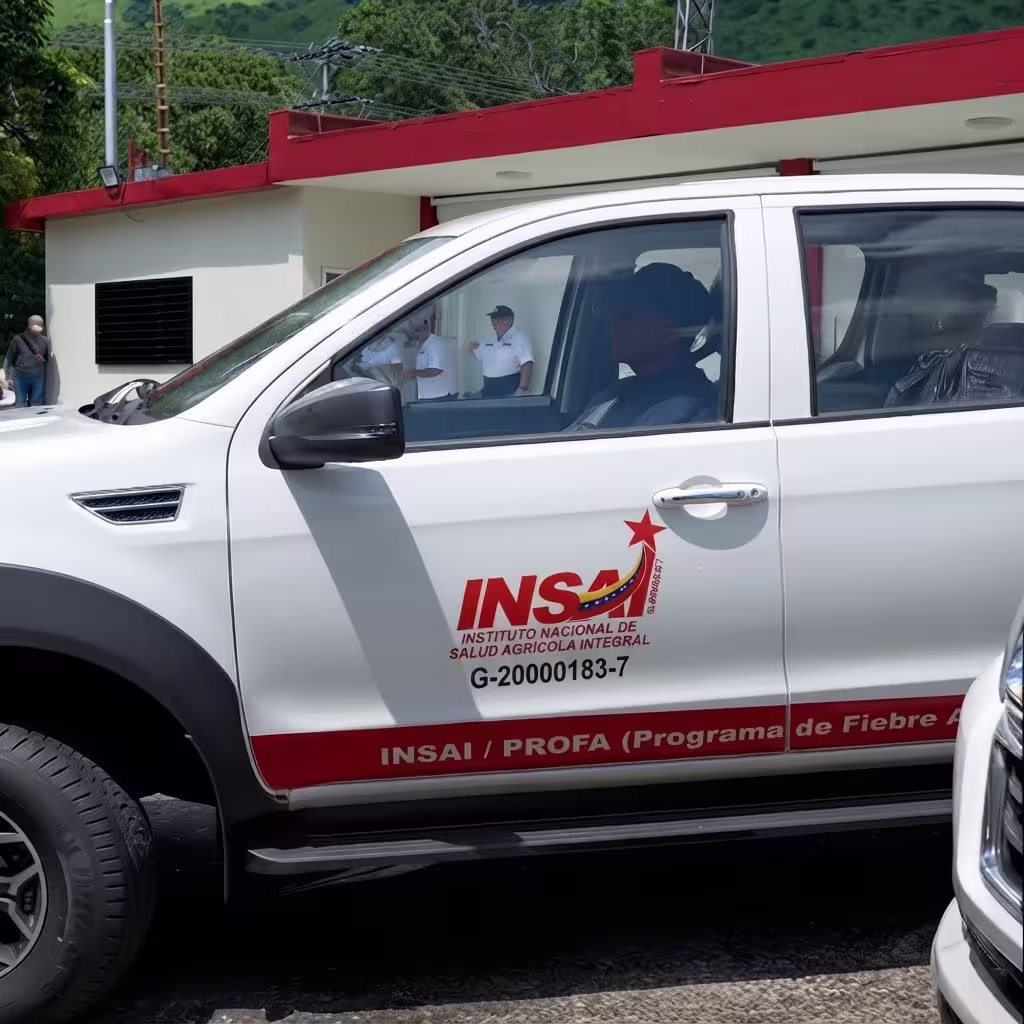 Ministro Padrino López entregó vehículos al Instituto Nacional de Salud Agrícola Integral